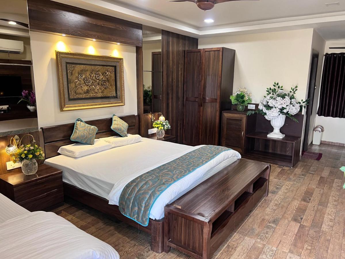 Lamba Celebrations Hotel Нагпур Екстериор снимка